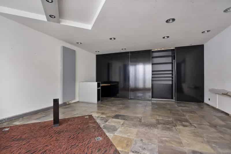 Vrijstaande woning 4 slaapkamers ruime souterrain  A2 A76