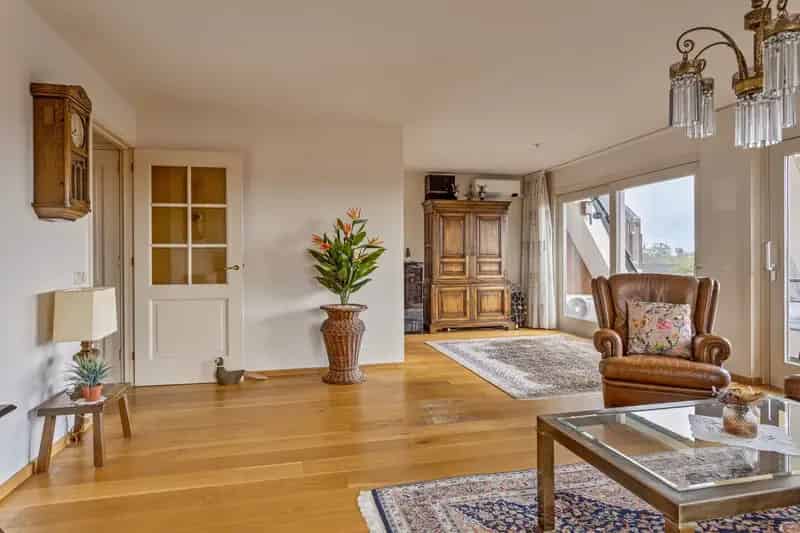 Penthouse te koop Made: 3-kamer appartement met dakterras