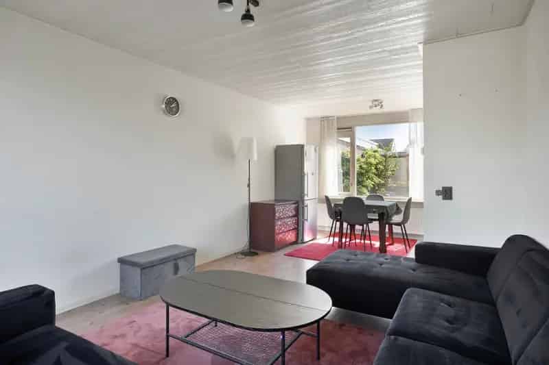 Ruime Hoekwoning te Koop in Oss met Garage en Tuin