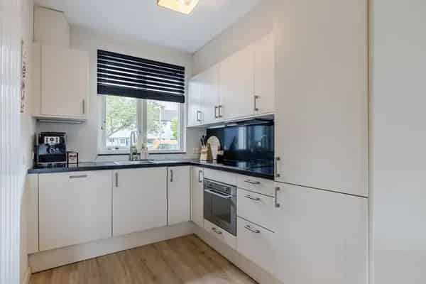 Tussenwoning Harmelen 3 slaapkamers moderne keuken tuin zuiden