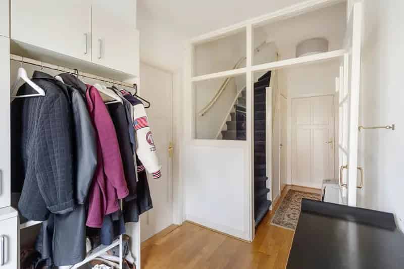 Ruime Jaren 30 woning Wassenaar 6 slaapkamers 2 badkamers