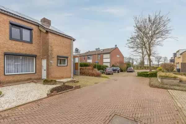 Ruime Hoekwoning Obbicht 3 slaapkamers Nieuwe Badkamer Carport