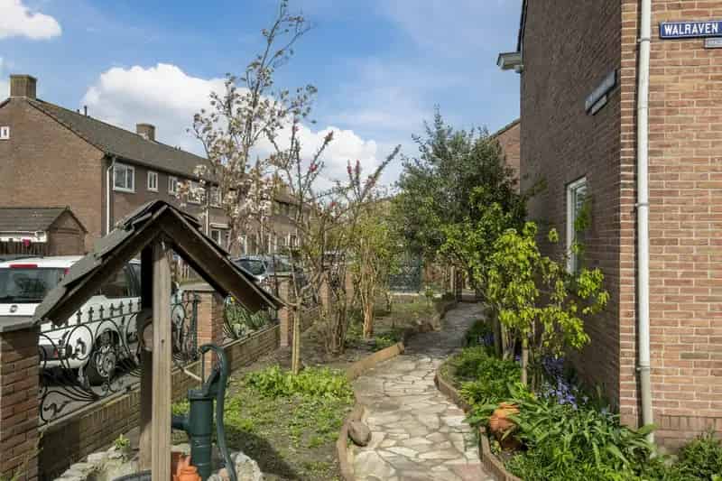 Huis te koop Zaandam: Ruime hoekwoning met tuin en garage