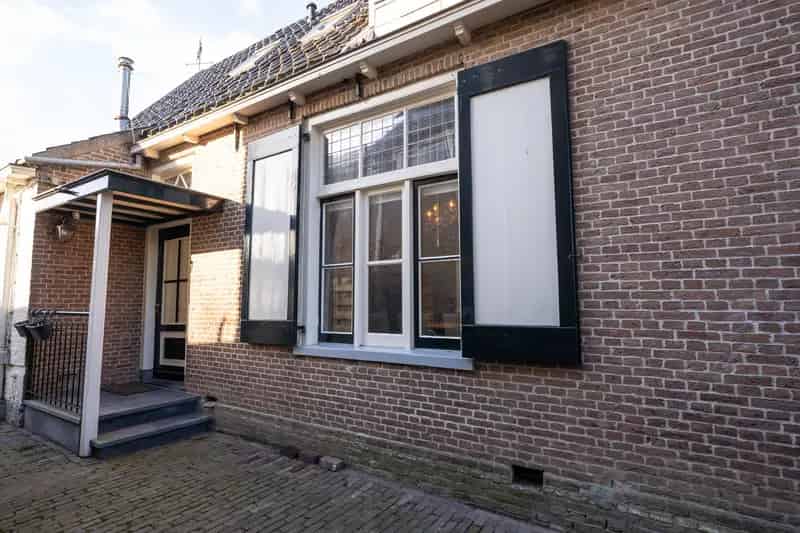 Monumentaal woonhuis  Dorpscentrum  Riante tuin  Prachtige details