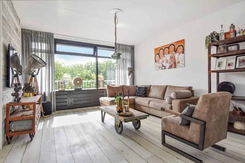 4 Kamer Appartement Zoetermeer  Gerenoveerd  Balkon