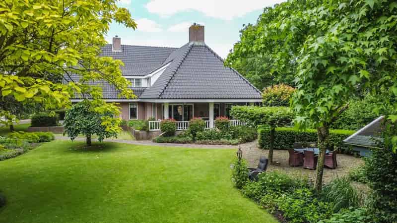 Villa Emmeloord 341m2 Parktuin Dubbele Garage Bijgebouw