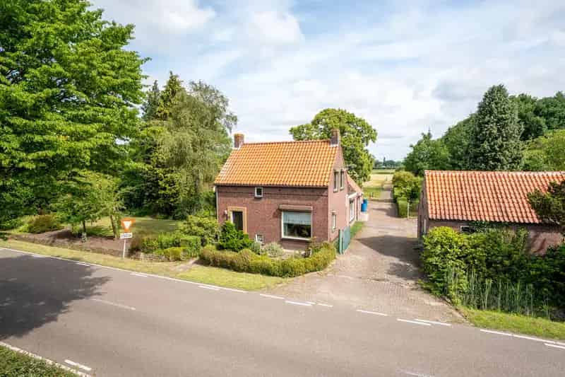 Huis te koop Prinsenbeek: Ruime woning met veel potentie