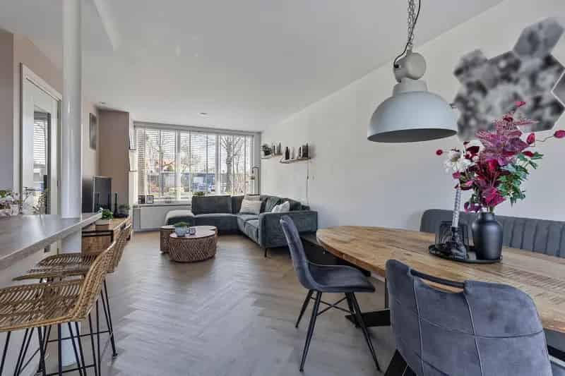 Huis te koop Assendelft 4 slaapkamers moderne keuken tuin zonnepanelen
