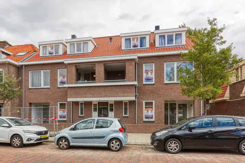 Modern Appartement Loosduinen 80m2  2 slaapkamers Prive parkeerplaats