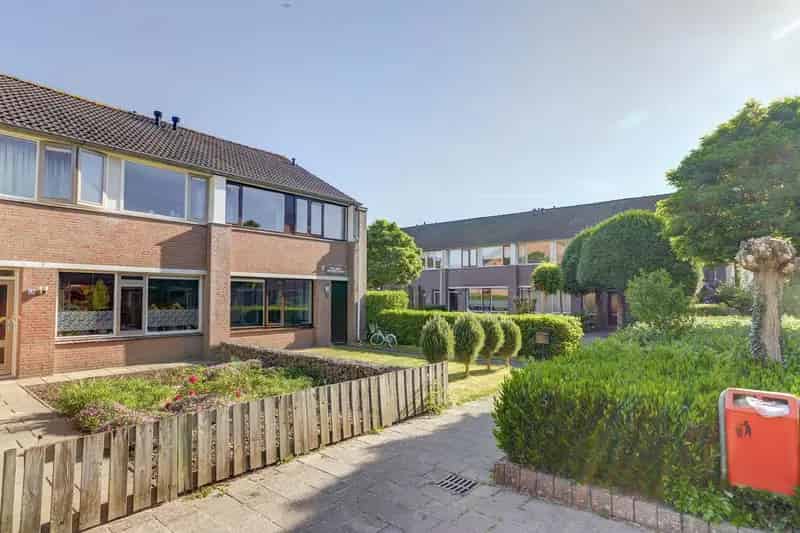 Huis Te Koop , 17, Carl Maria von Weberstraat, Waalwijk, Noord-Brabant