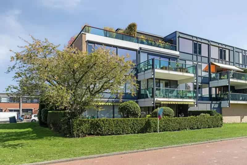 Royale Benedenwoning met Tuin en Garage in Prinsenland