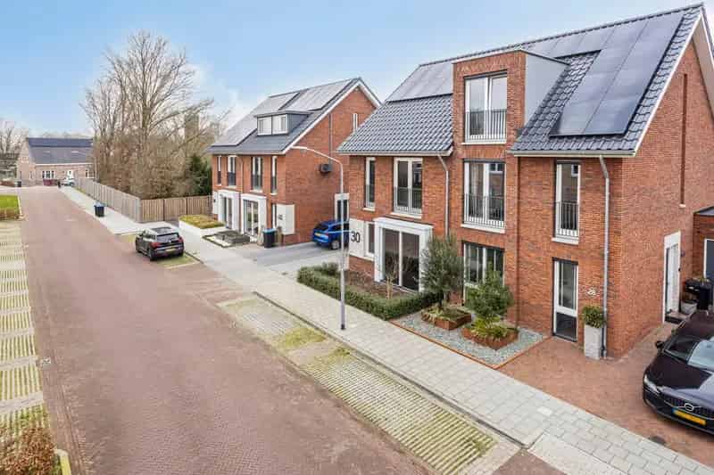 Te Koop Moderne 2 Onder 1 Kapwoning Made