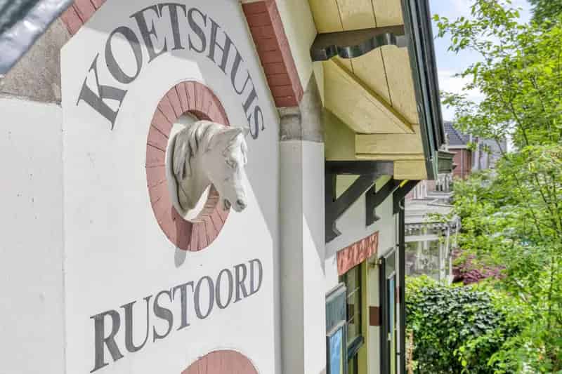 Koetshuis Rustoord Eefde  292m2 5 slaapkamers Parktuin