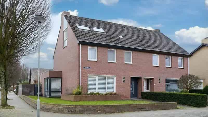 Ruime Familiewoning Oud-Geleen 4 slaapkamers Garage Zonnepanelen