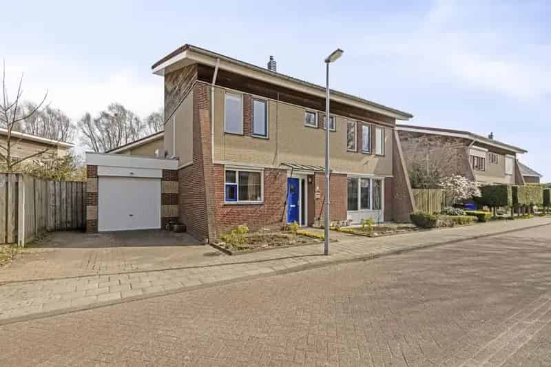 Ruime Familiewoning Veldhoven 3 slaapkamers Zonnepanelen Garage