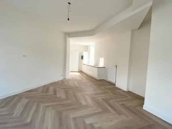 Ruime woning Meeuwerderweg per 1 juli beschikbaar twee studenten