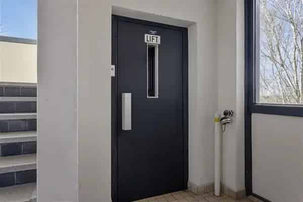 Ruime 4 Slaapkamer Maisonnette Kerschoten Nabij Winkelcentrum