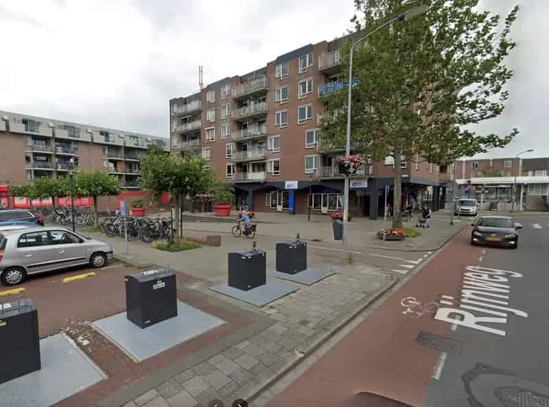 Belegging Hoorn: Twee Verhuurde Winkelruimten te Koop