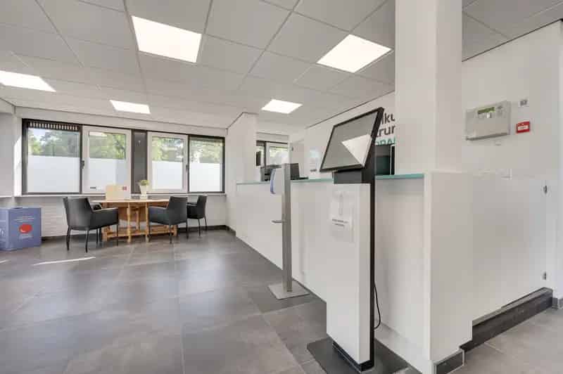 Bedrijfshal Zierikzee te Koop: Volledig Verhuurd Praktijkgebouw
