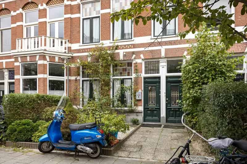 Appartement te koop: Ruime woning 131m2 Bezuidenhout eigen grond