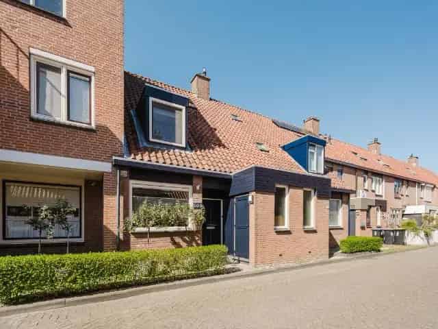 Een gezinswoning te koop in Spijkenisse
