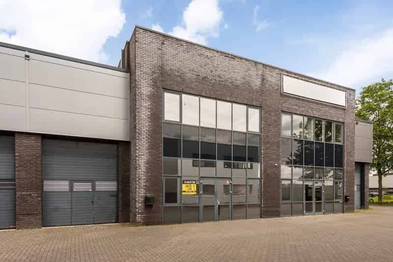 Bedrijfshal te Huur Almelo 300m²  Twentepoort West