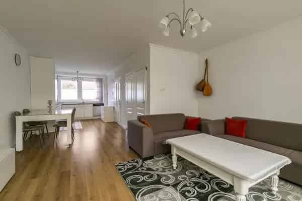 Een gezinswoning in Zaandam: 3 slaapkamers, moderne badkamer en zonnige tuin