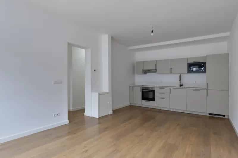Gerenoveerde Benedenwoning 3 Kamers Grote Tuin