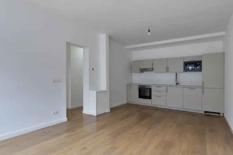 Gerenoveerde Benedenwoning 3 Kamers Grote Tuin