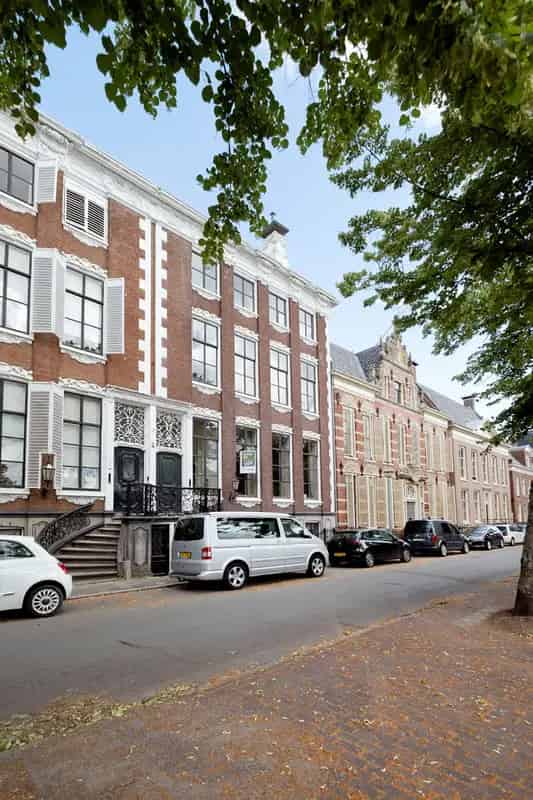 Sichtermanhuis Groningen: Monumentaal Stadspaleis te Koop
