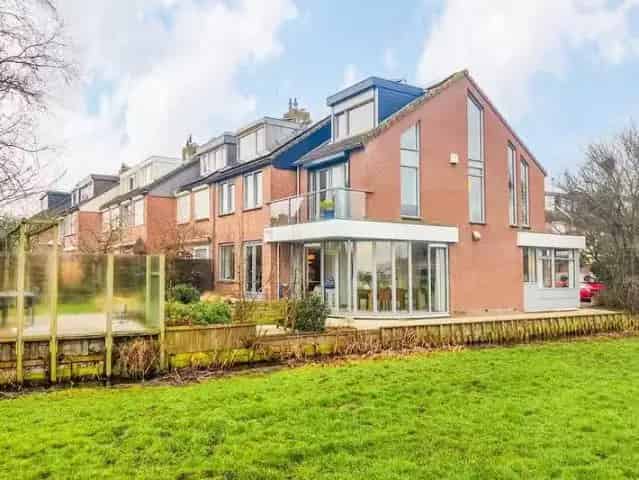HalfVrijstaande Woning Vijfhuizen 6 Slaapkamers 233m²