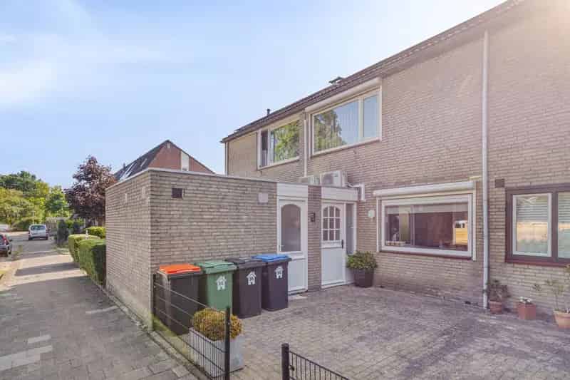 Huis te koop Roosendaal: Ruime gezinswoning met 4 slaapkamers en tuin