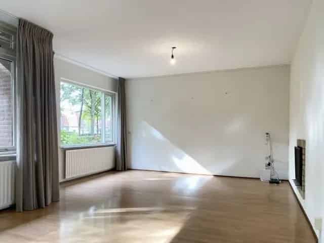 Hoekwoning Waalre 6 kamers 161m2 te huur