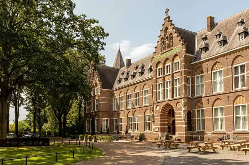 Kantoorruimte te Huur Hoeven: Betaalbare Hubs voor ZZP'ers en Kleine Bedrijven