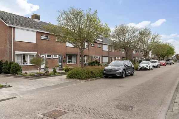 Goed Onderhouden Tussenwoning 3 Slaapkamers Nabij Voorzieningen