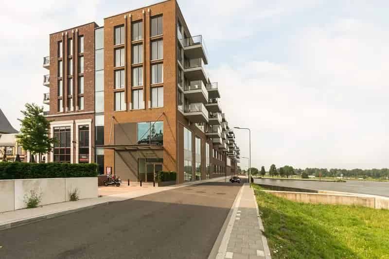 Maashaven 906 Roermond: Luxe appartement met 2 slaapkamers en balkon