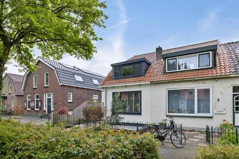 Huis te koop Bergschenhoek: Instapklare hoekwoning met tuin
