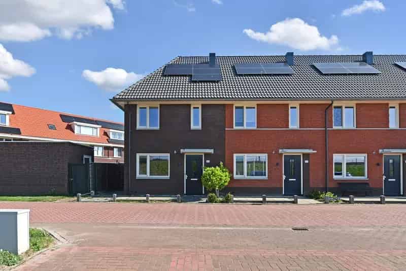 Huis te koop Berkel en Rodenrijs: Ruime hoekwoning met 4 slaapkamers en royale tuin