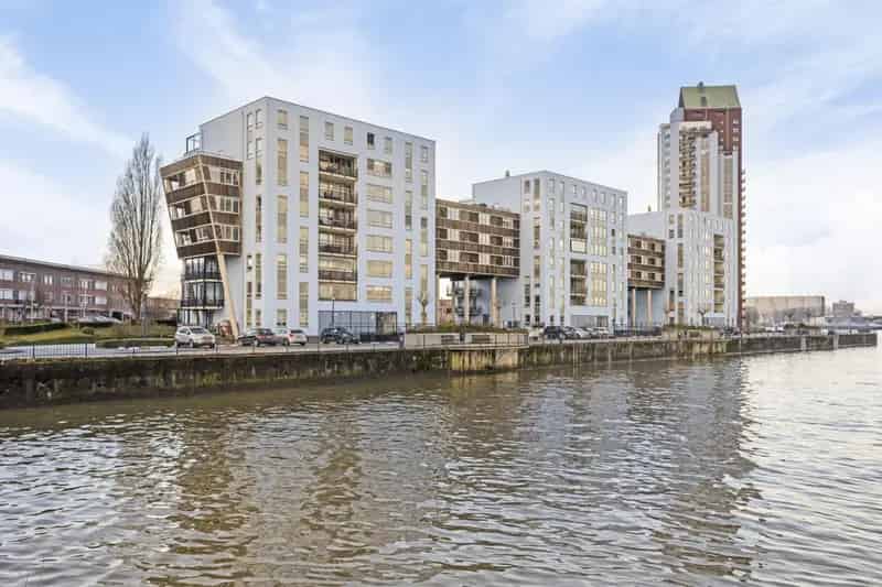 3-kamerappartement Nieuwe Maas: Ruim balkon en prachtig uitzicht