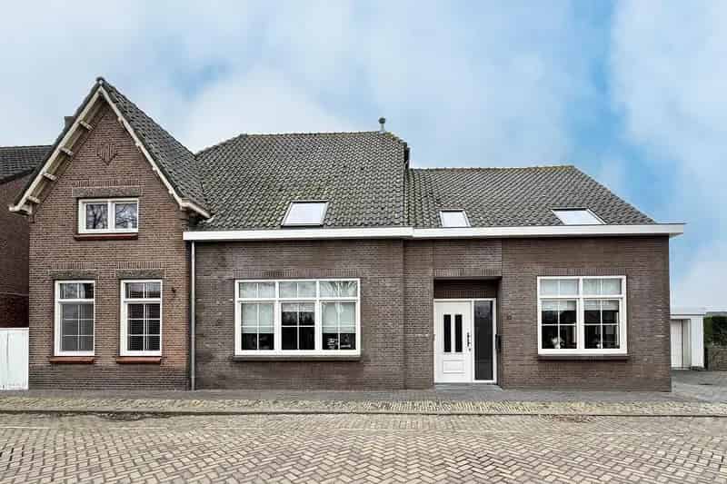 Grote vrijstaande woning 325m2 Standdaarbuiten Gasloos