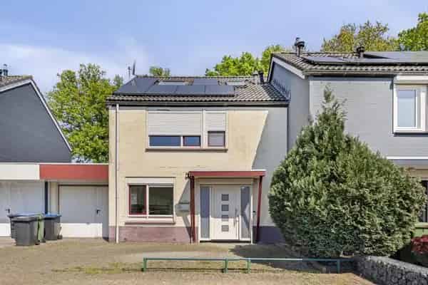 Ruime geschakelde woning met 4 slaapkamers en tuin
