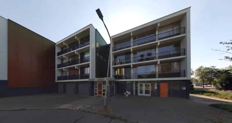 Weezenhof 4112: Rustig Seniorencomplex met Balkon