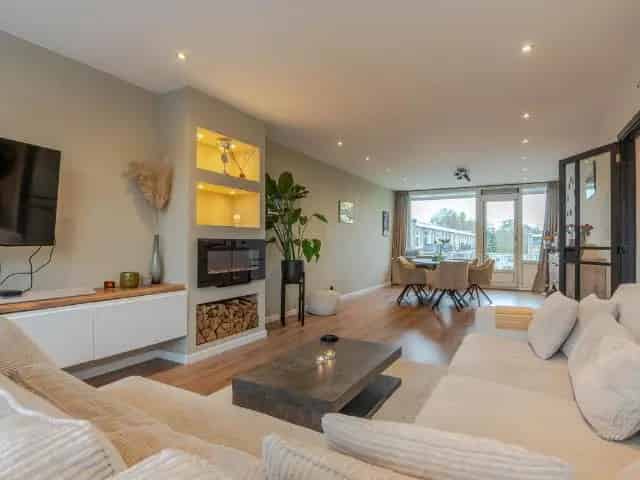 Royaal appartement te koop in Rotterdam Lombardijen