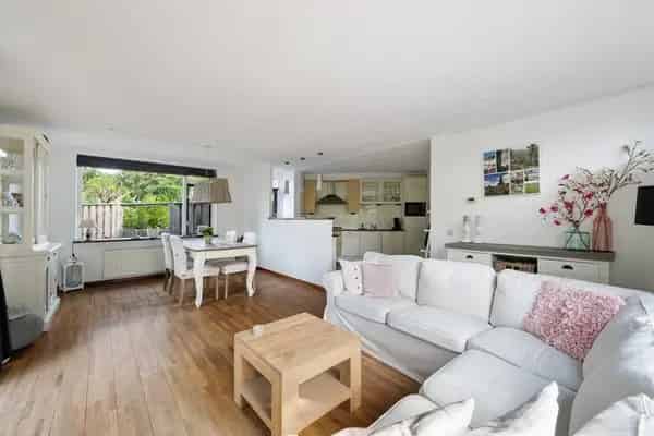 Hoekwoning te Nieuwerkerk aan den IJssel 3 slaapkamers tuin aan het water