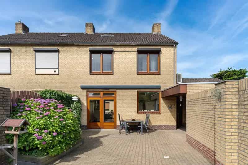 Half vrijstaande woning te moderniseren Grevenbicht