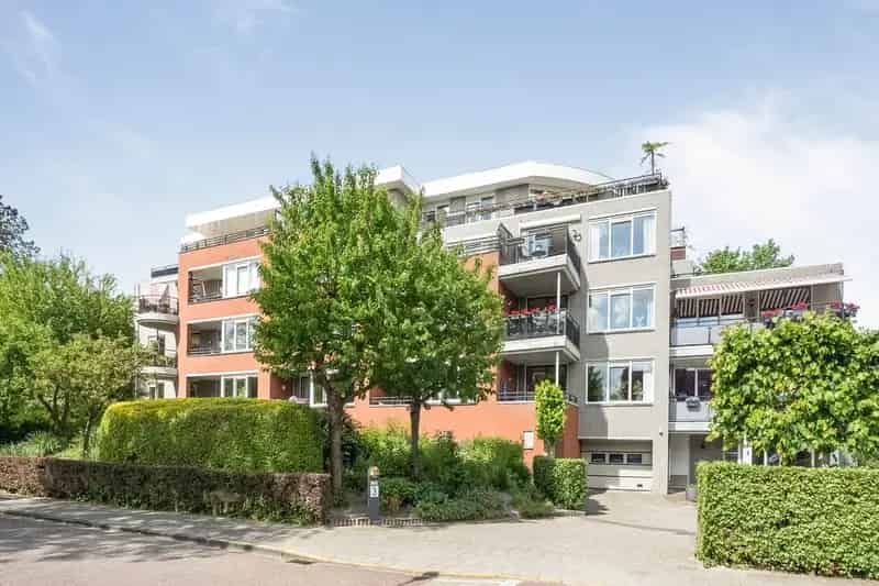 Ruim 3-kamer appartement Heemstede 3 dakterrassen Parkeerplaats