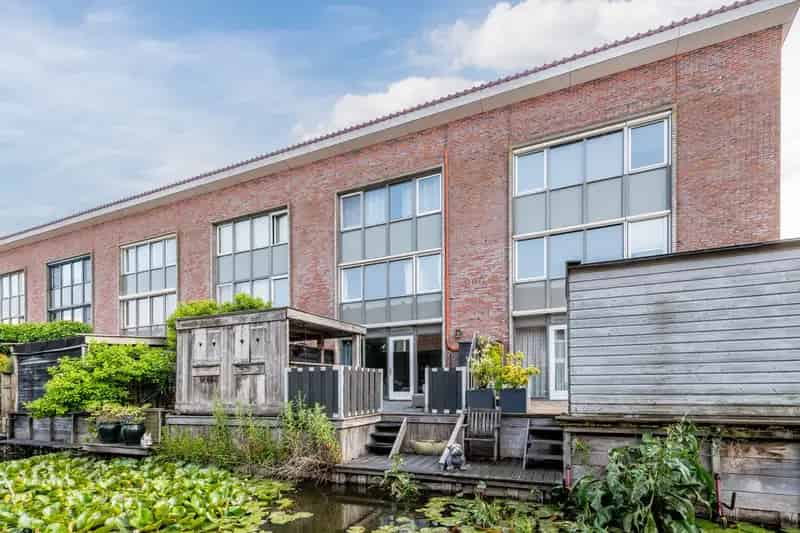 Ruime Familiewoning 4 Slaapkamers Tuin Aan Het Water Assendelft