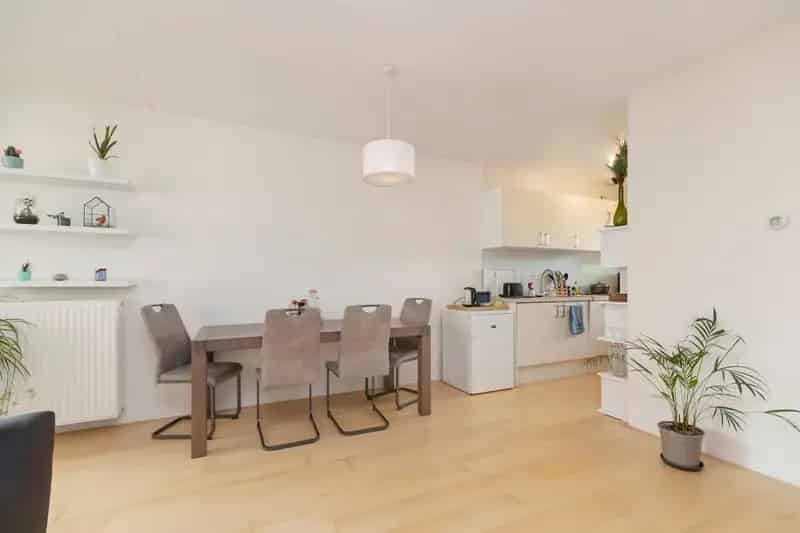 Gemeubileerde 2-slaapkamer woning 115m2 met balkon te huur