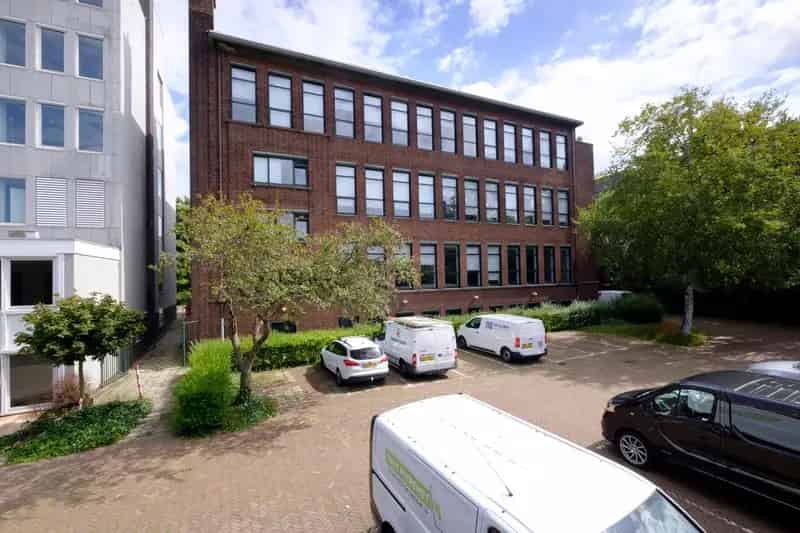 Kantoorpand te koop Den Haag Neuhuyskade 32