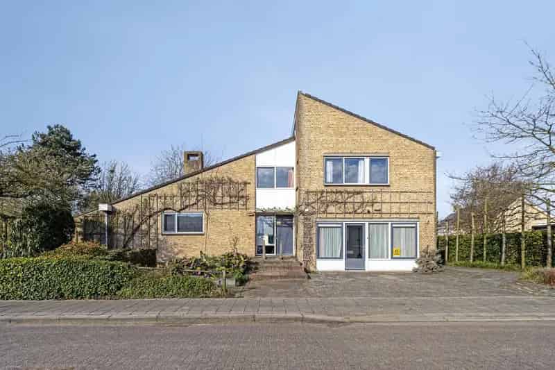 Vrijstaande villa 8 slaapkamers Paauwenburg